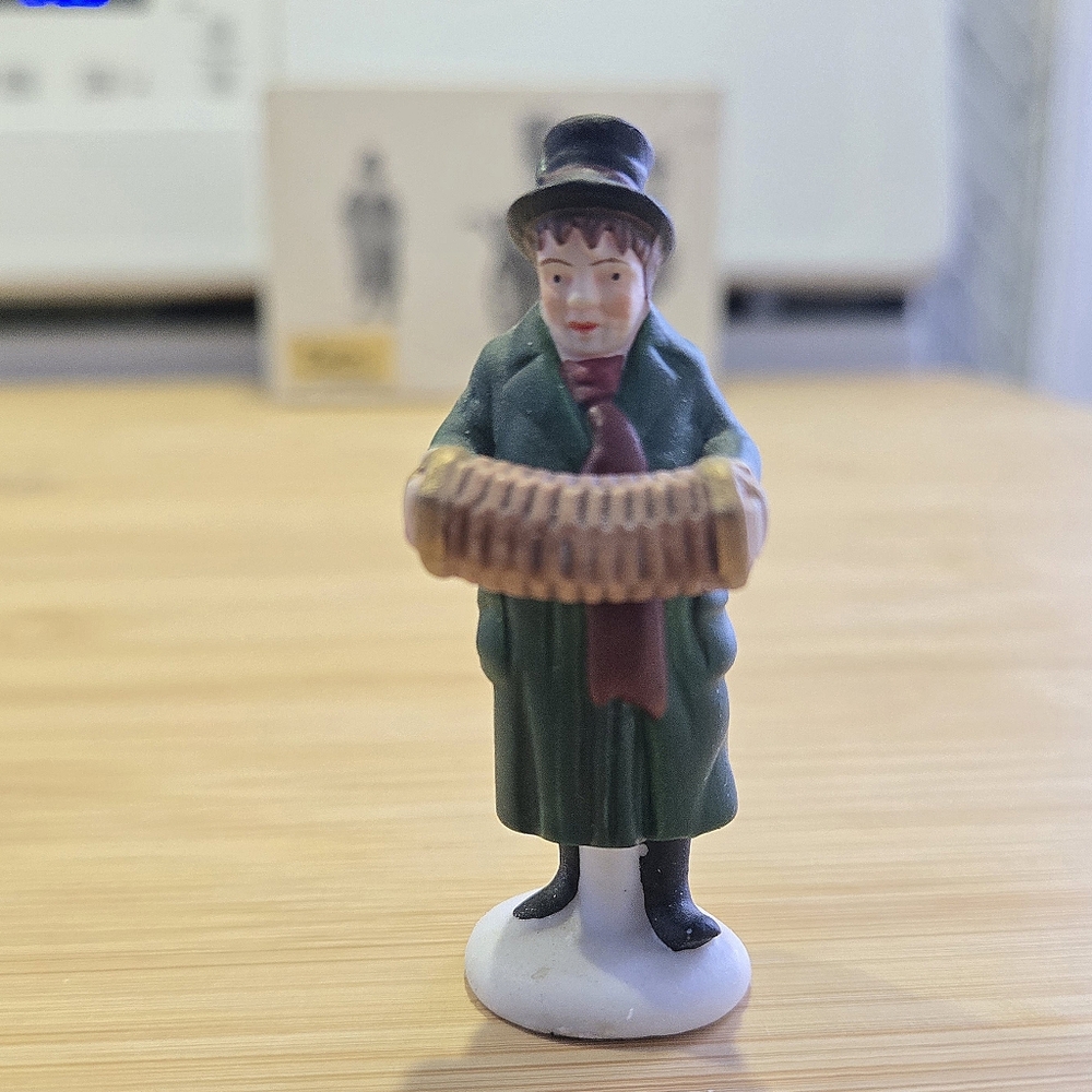 Department 56 Chelsea Market Curiosities Monger & Cart Figurine Set - Like New - Picture 2 of 12
